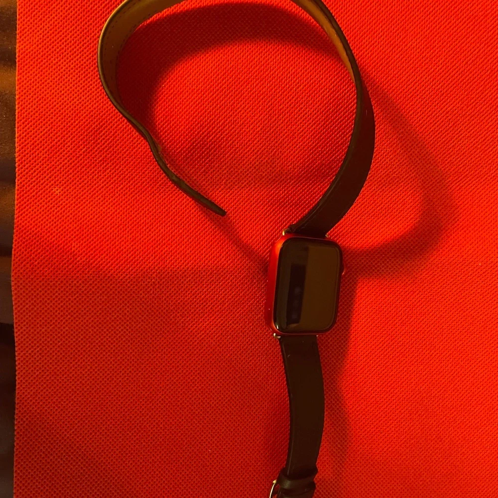 Apple IWatch Red Aluminum - Picture 7 of 7